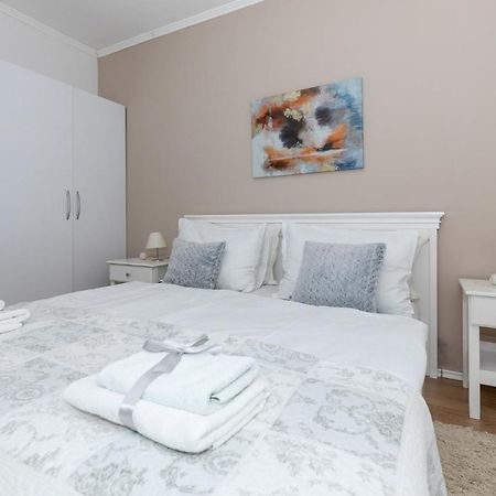 Happy Apartments โมสตาร์ ภายนอก รูปภาพ