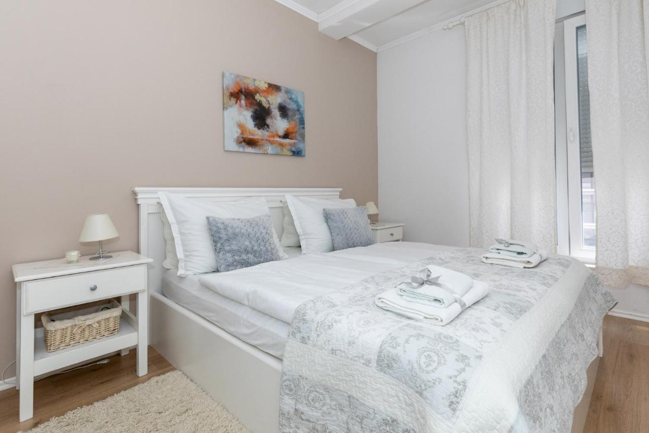 Happy Apartments โมสตาร์ ภายนอก รูปภาพ